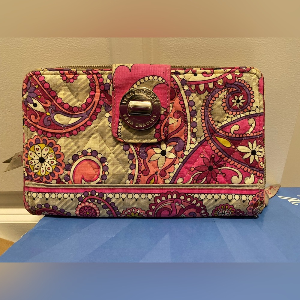 Vera Bradley Walletv